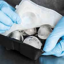 BLACK SILICONE 4 COMPARTMENT 1 3/4" SPHERE ICE MOLD WITH LID