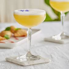 7 OUNCE COUPE GLASS. THIS GLASS MEASURES APPROX. 7OZ /