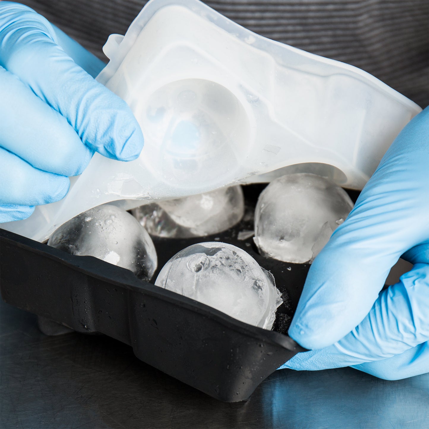 BLACK SILICONE 4 COMPARTMENT 1 3/4" SPHERE ICE MOLD WITH LID