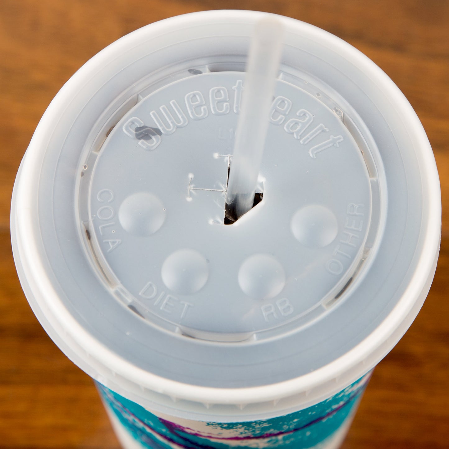 L16BL-0100 / DART STRAW SLOT LID / TRANSLUCENT (FITS 12-24 OZ) (100/20/2000)