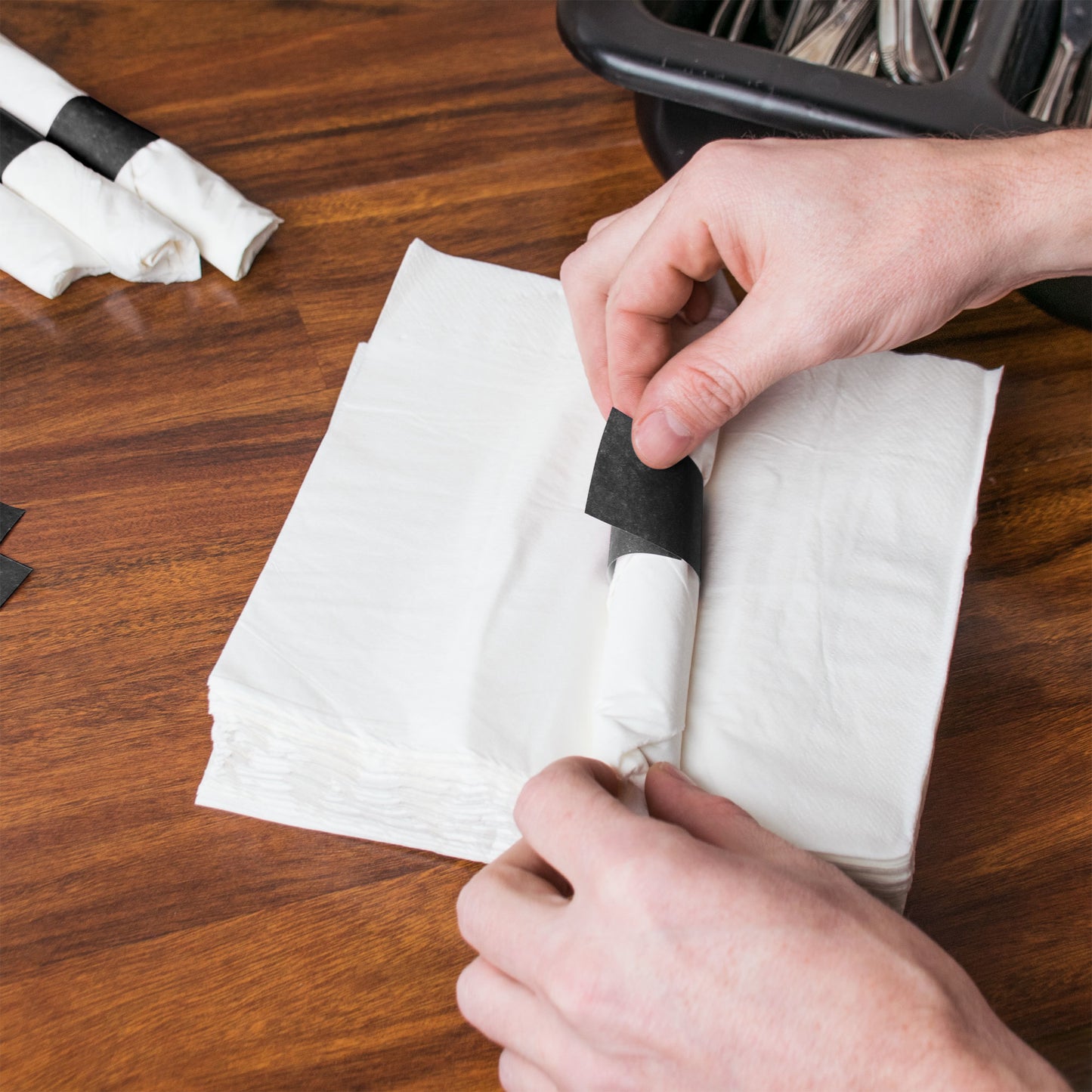 BLACK SELF-ADHERING PAPER NAPKIN BAND (2,000/BOX)