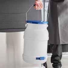 5 GALLON ICE TOTE WITH LID AND MOUNTING BRACKET / ICE BUCKET