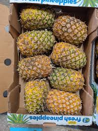FRESH PINEAPPLES / 5-7 CT [CS]