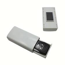 KEY / MAGNETIC / WHITE