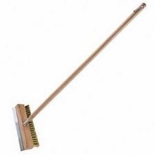 PIZZA OVEN BRUSH W/WOOD HANDLE 38''