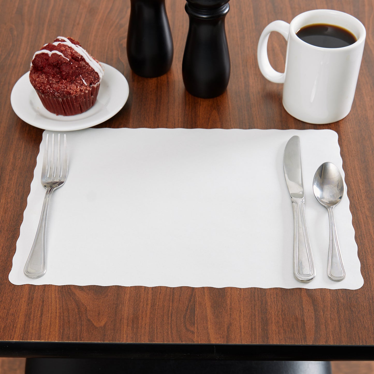 10" X 14" OFF-WHITE COLORED PAPER PLACEMAT WITH SCALLOPED EDGE (1000/CS)