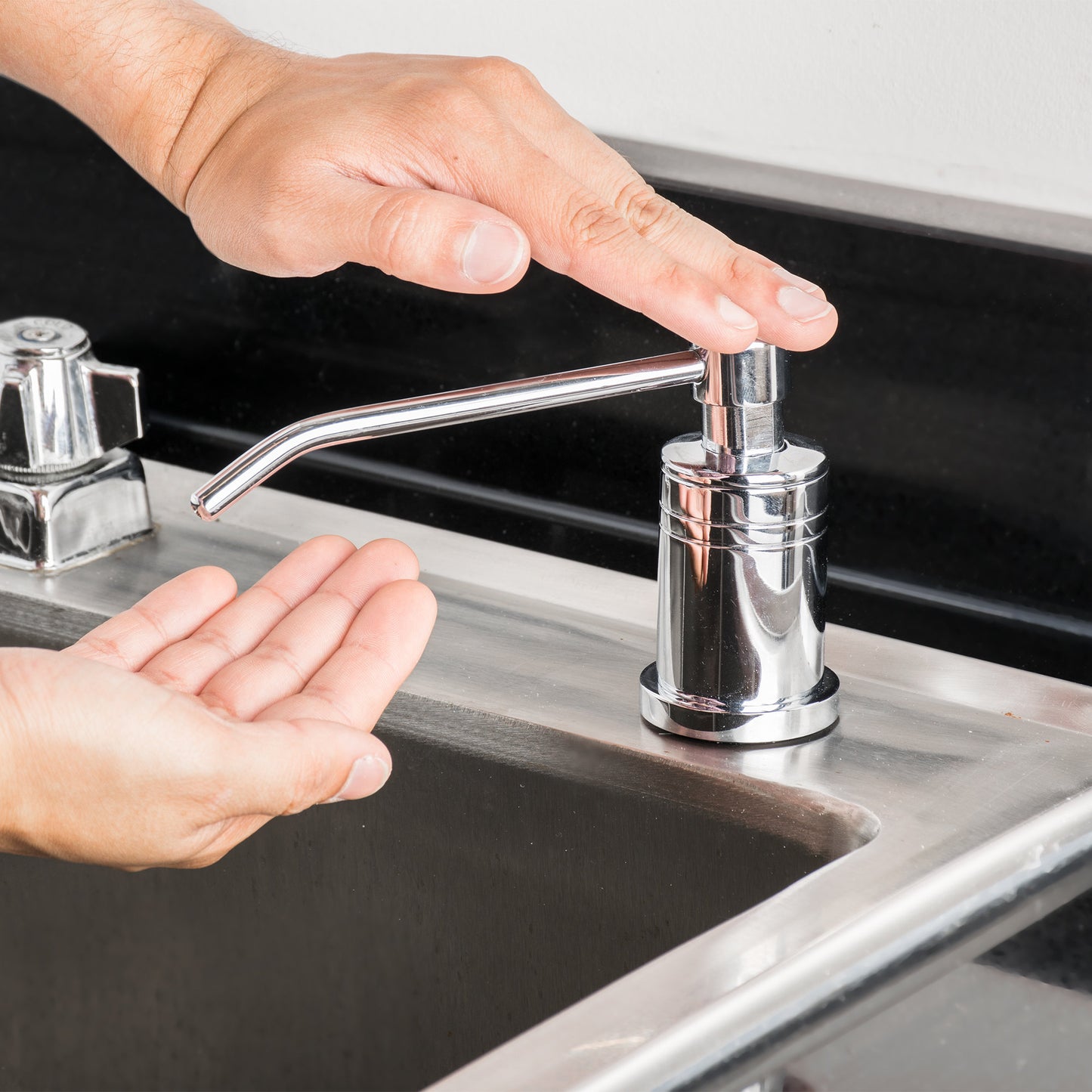 SOAP DISPENSER / 34 OZ / UNDER COUNTER / LIQUID (EACH)