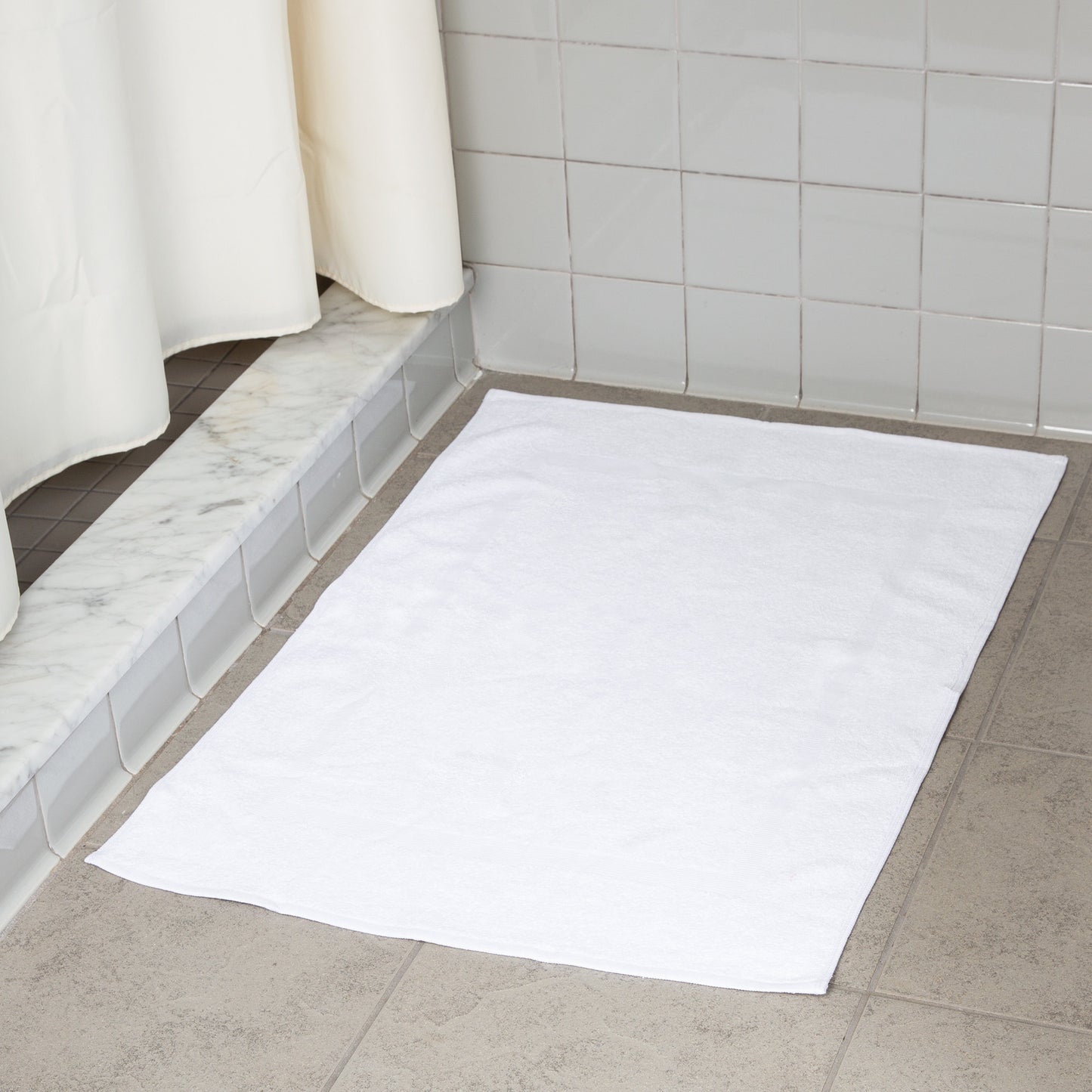 BATH MAT / OXFORD BELLEZA / 20 X 30 / 7.0 LB / WHITE (DOZEN)