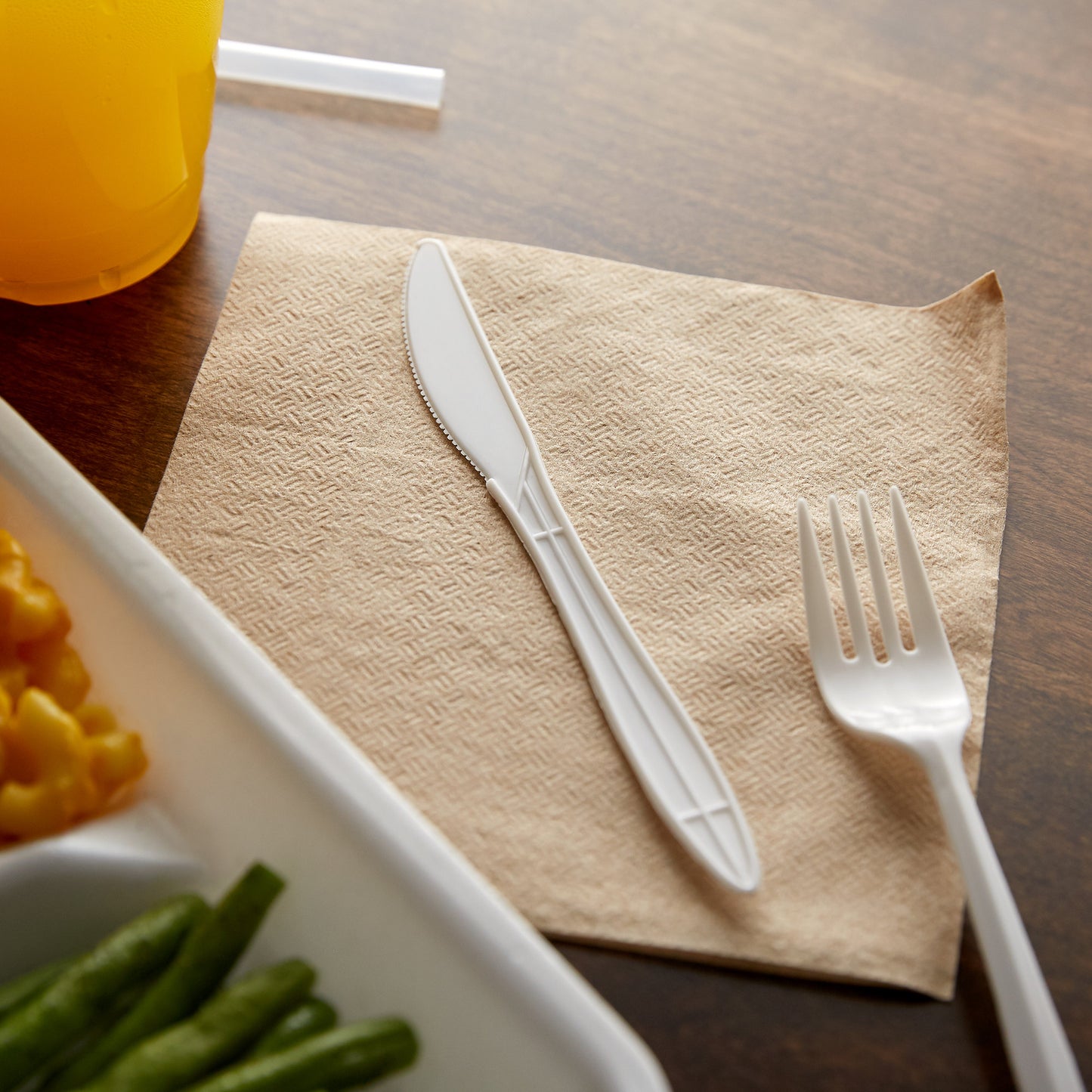 PLASTIC KNIFE / MEDIUM WEIGHT / WHITE (1000/BOX)