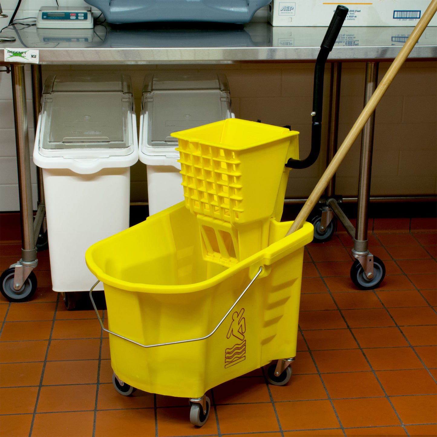 35 QT SPLASH GUARD SIDE-PRESS MOP BUCKET COMBO PACK YELLOW. COME WITH 3" NON-MARKING GREY CASTERS AND SW12 SIDE-PRESS WRINGER.