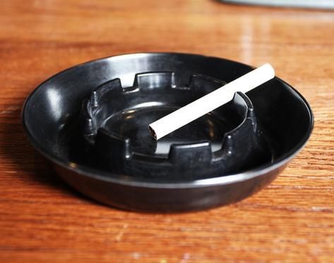 ASH TRAY - 5.5" BLACK STANDARD