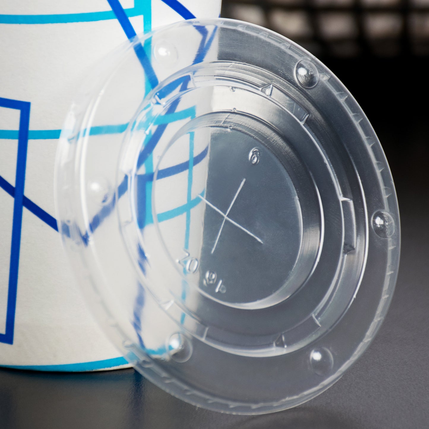 CHOICE 12-22 OZ. TRANSLUCENT COLD CUP FLAT LID WITH STRAW SLOT - 1000/CASE